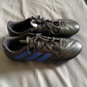 Men’s Adidas soccer cleats size 8.5 blue & black